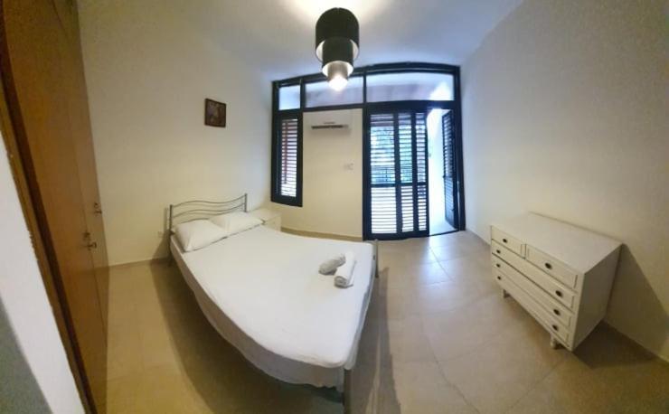 Lovely 2 Bedrooms In The Tourist Area In Paphos . Kültér fotó