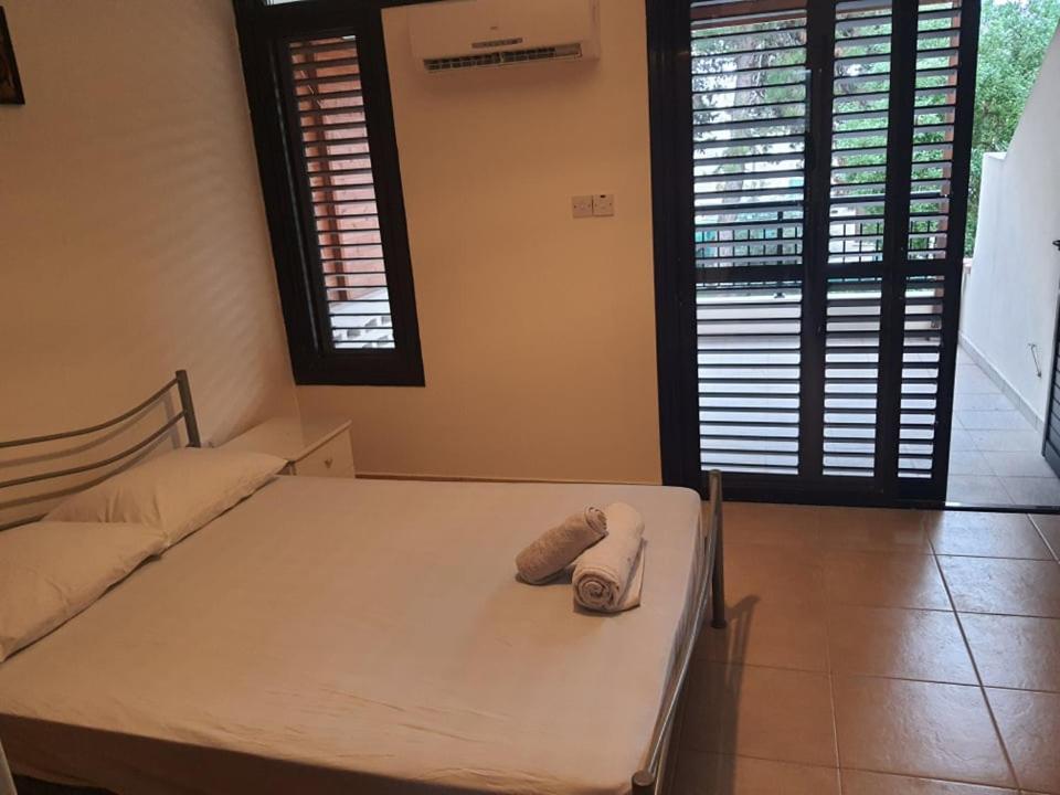 Lovely 2 Bedrooms In The Tourist Area In Paphos . Kültér fotó