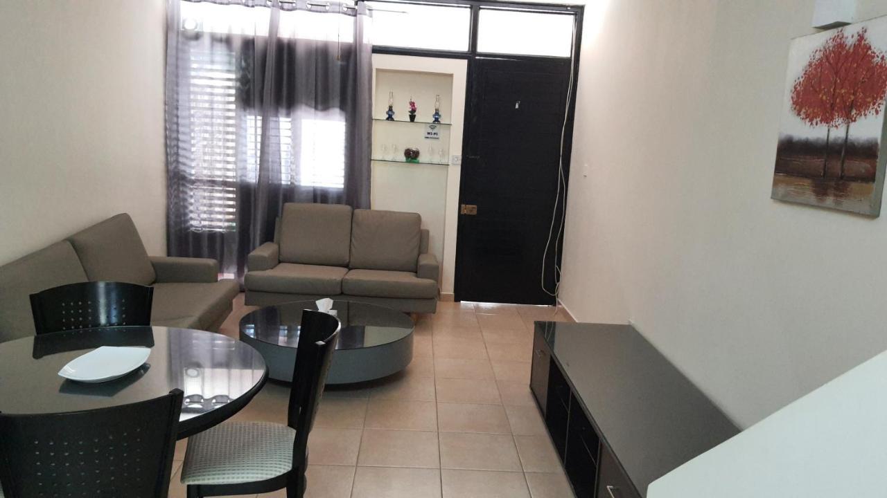 Lovely 2 Bedrooms In The Tourist Area In Paphos . Kültér fotó